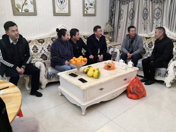 南昌市政建設(shè)集團(tuán)開展廉政家訪活動6001.jpg