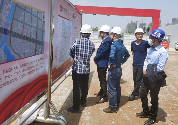南昌市政公用集團熊新國蒞臨廣州路東延工程檢查節(jié)前安全生產(chǎn)工作6002.jpg