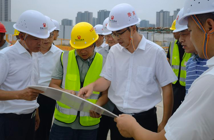 市政公用集團副總經(jīng)理楊閑冬到我司杭政儲出（2023）4號地塊項目調研安全生產(chǎn)工作