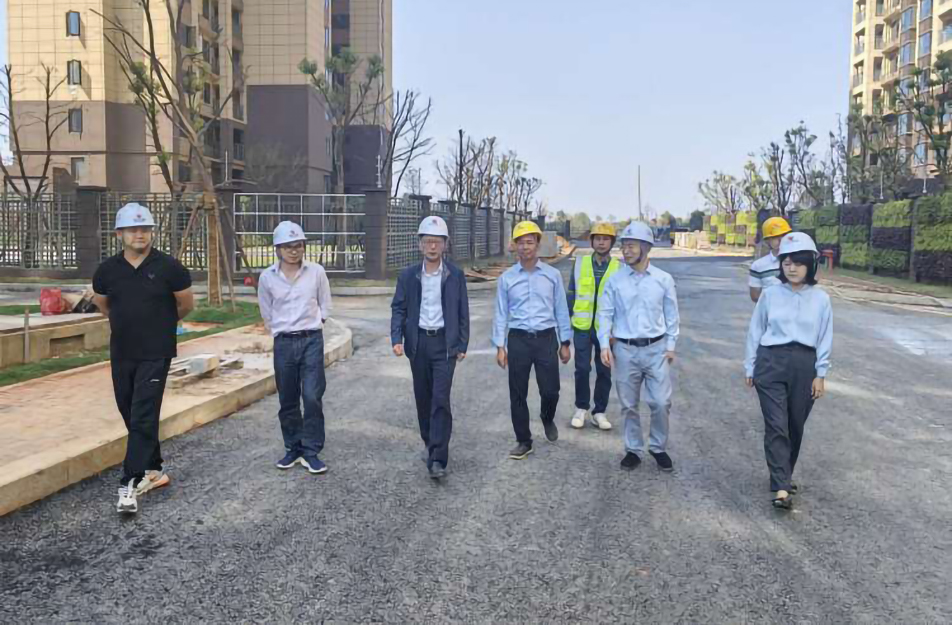 鄭學(xué)平到秦坊安置房項目、杭州路項目調(diào)研
