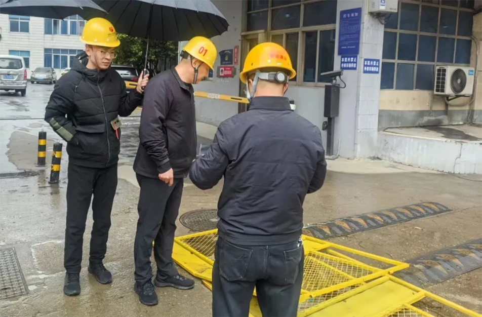 徐旭調(diào)研南昌縣小藍大道、青云譜污水接駁工程｜施工進度與安全文明管理