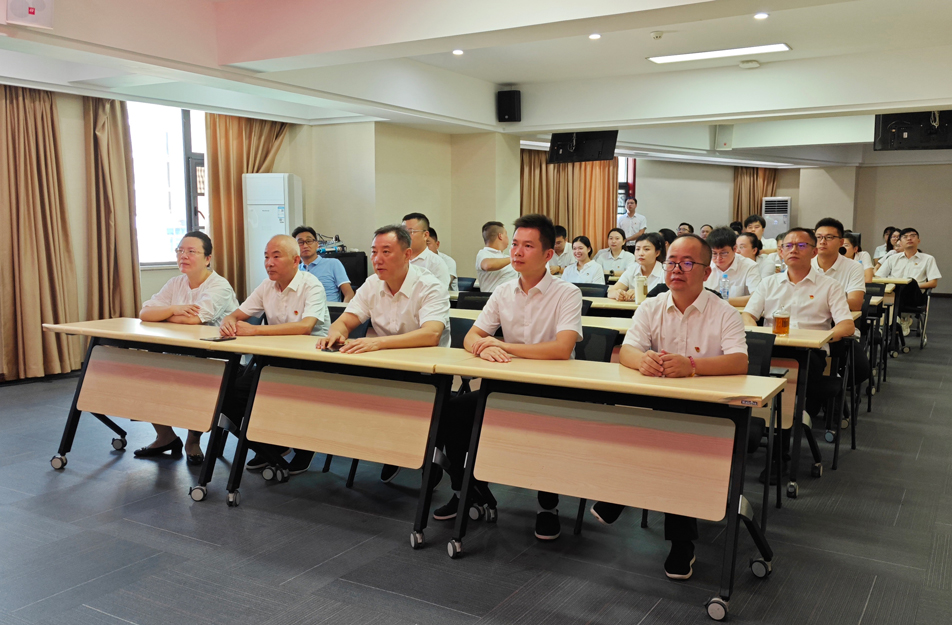 南昌市政建設(shè)集團(tuán)組織觀看抗戰(zhàn)勝利80周年閱兵儀式 激發(fā)干部職工愛國(guó)熱情